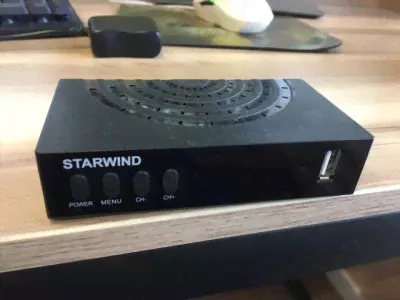 Телевизионная приставка Starwind CT-220